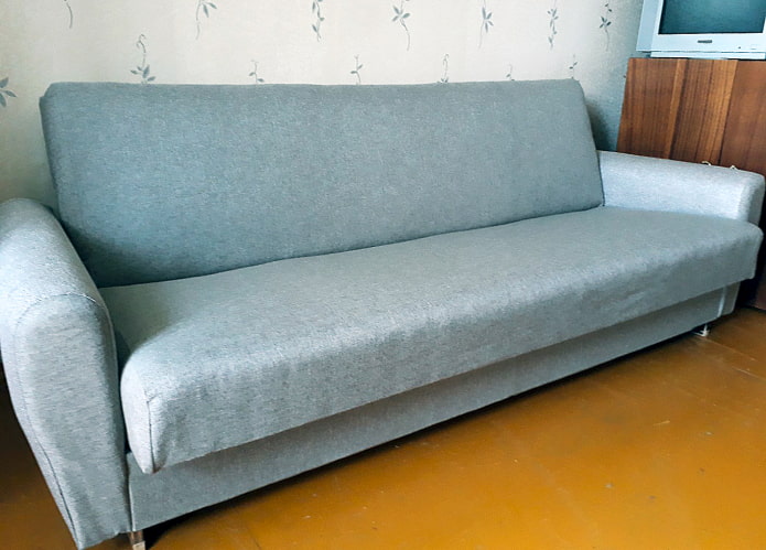 Зауженный советский диван