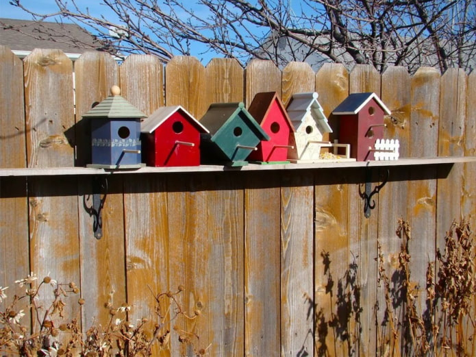 Разноцветные домики для птиц