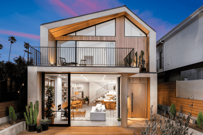проект дома с открытым балконом