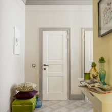 Белые двери в интерьере: виды, дизайн, фурнитура, сочетание с цветом стен, пол-6
