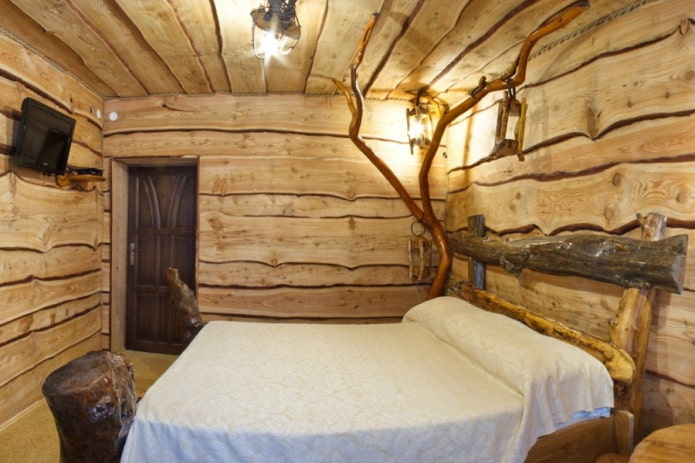 деревянный потолок в спальне