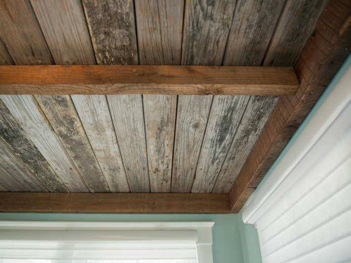 старинный деревянный потолок