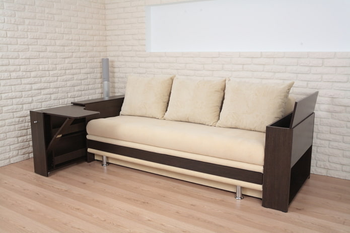 раскладной диван с тумбочкой в ​​интерьере