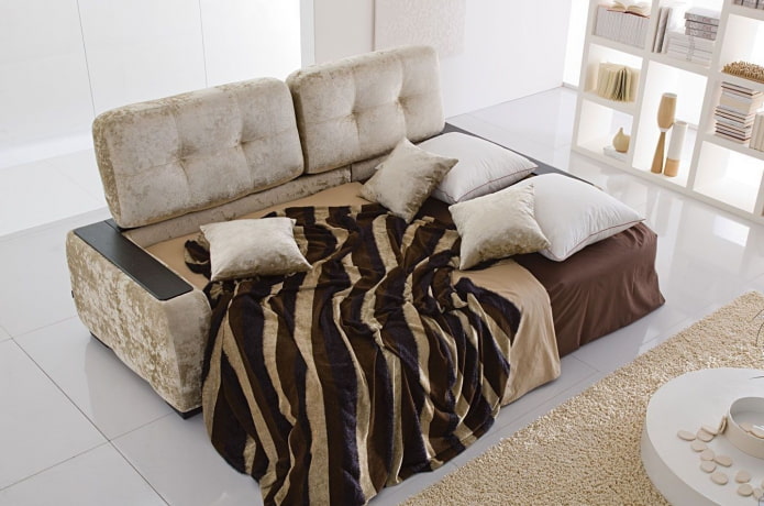 бежевый раскладной диван в интерьере