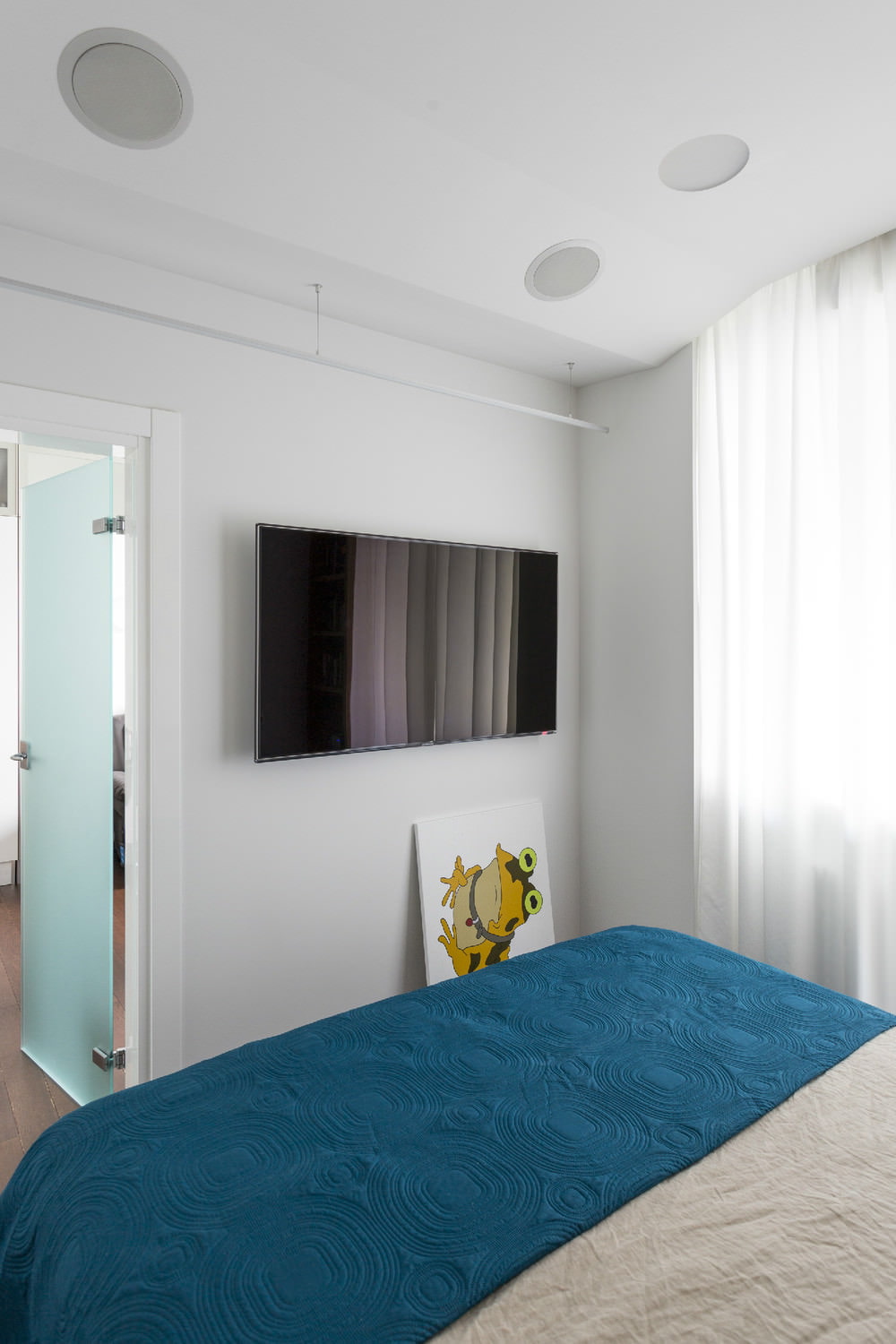 Спальня в дизайне двухкомнатной квартиры 43 кв м.