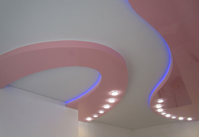 двухцветная натяжная конструкция с подсветкой
