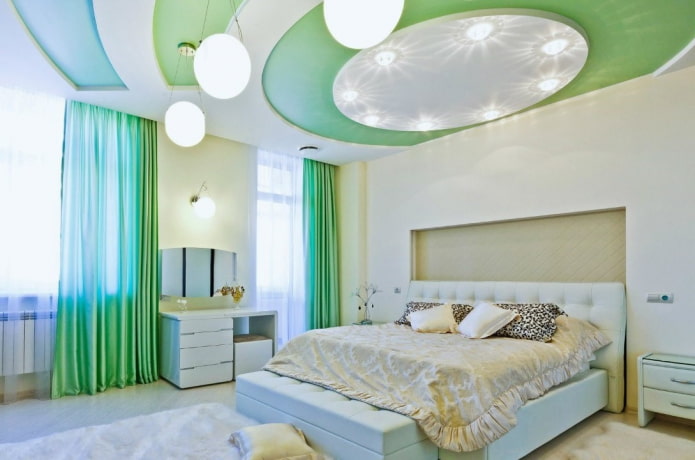 двухцветный натяжной дизайн в спальне