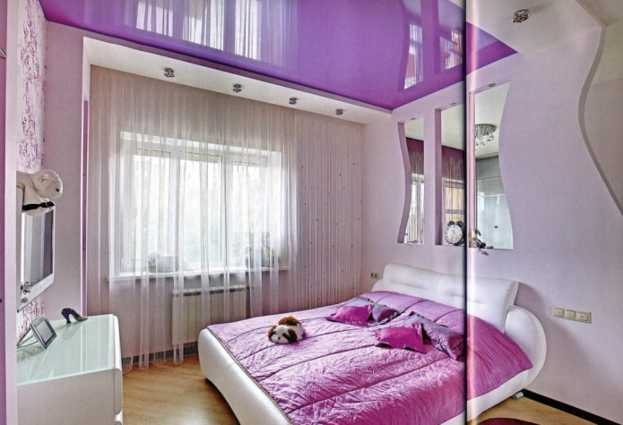 фиолетовый потолок в спальне