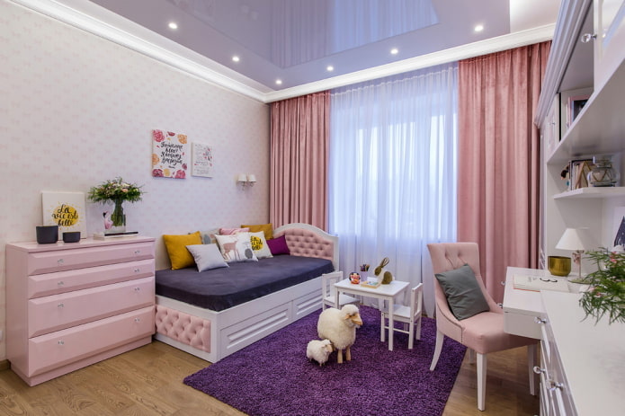 фиолетовый потолок в детской комнате