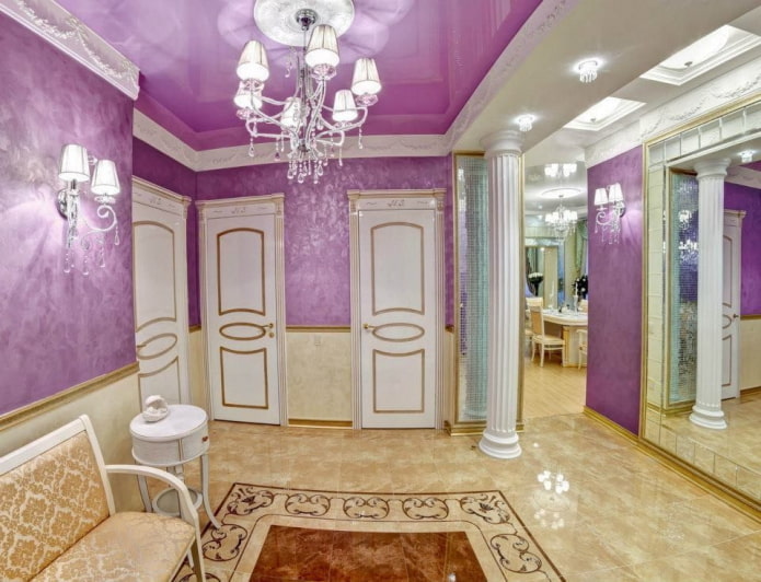 фиолетовый потолок в коридоре