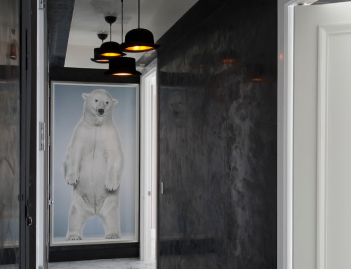 узкие фотообои с белым медведем в коридоре