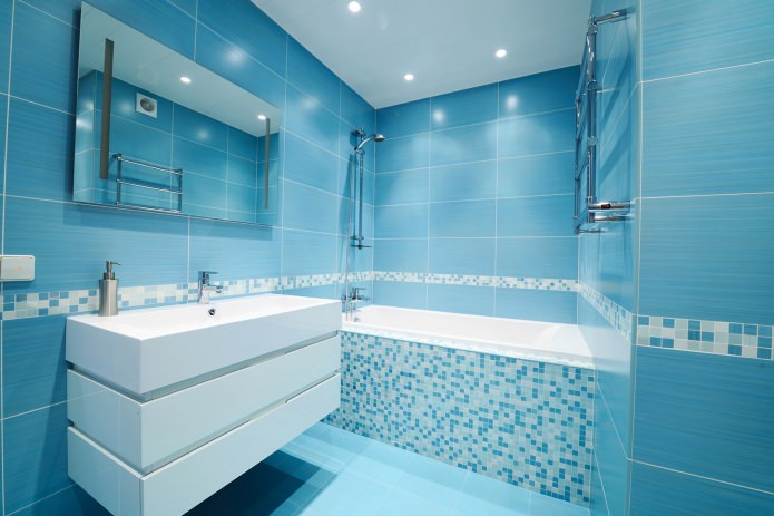 Синий в интерьере ванной комнаты