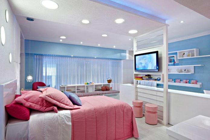 Розово-голубой интерьер детской комнаты