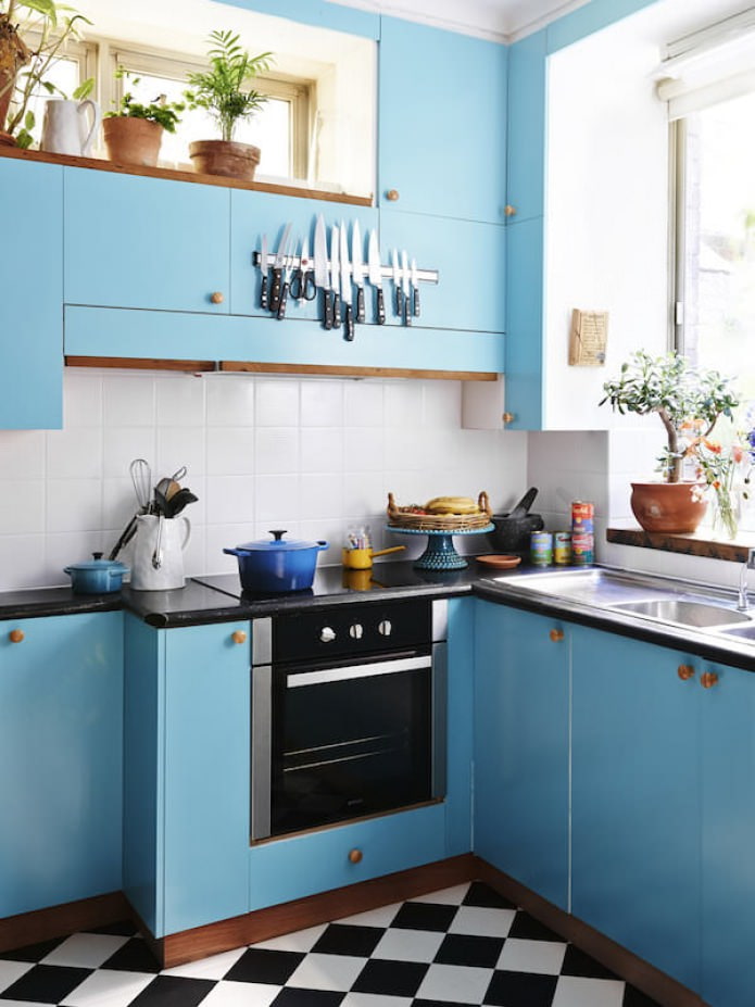 синий гарнитур в интерьере кухни