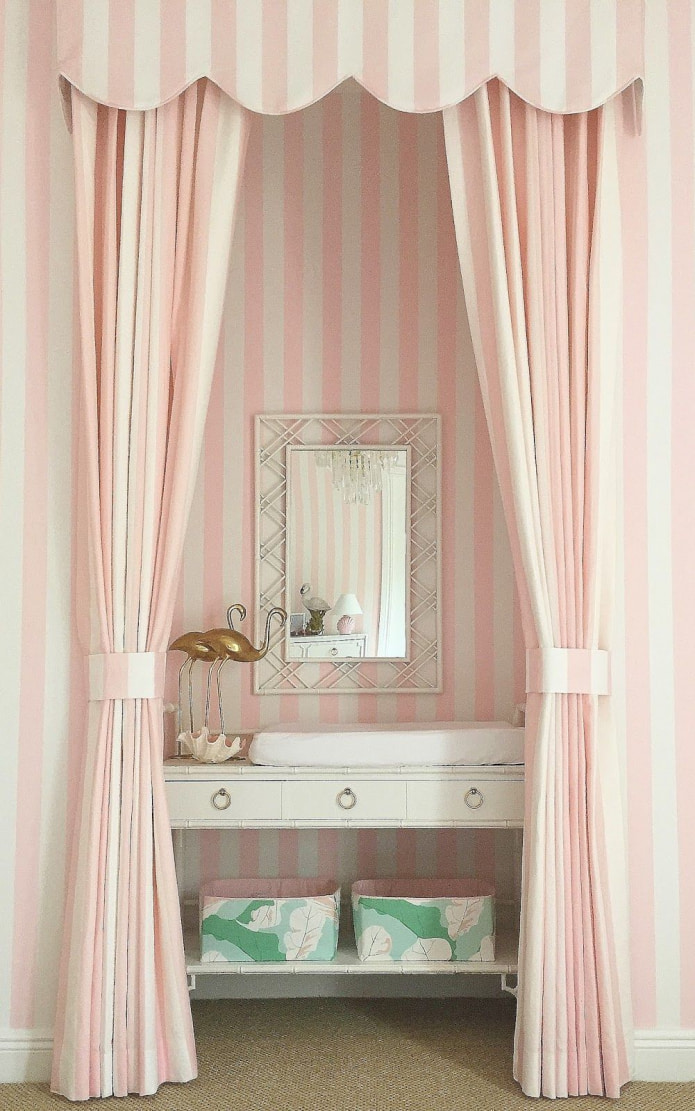 шторы в розовую полоску