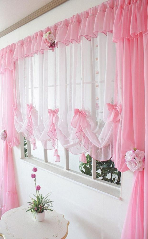 розовые шторы разной длины