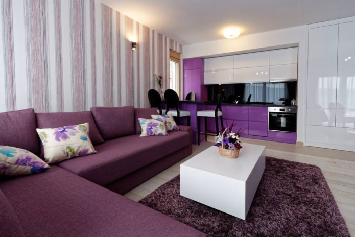 современная гостиная в фиолетовых тонах