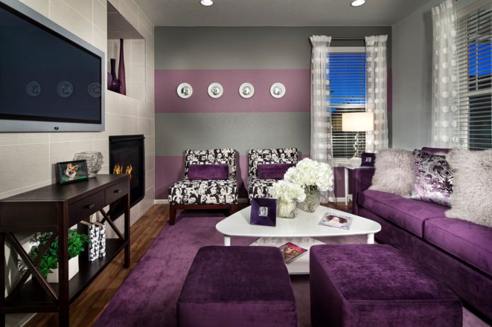 Серо-фиолетовый интерьер гостиной