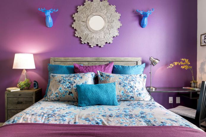 Бирюзовый и фиолетовый в интерьере спальни