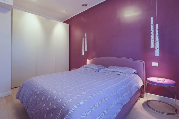 фиолетовая минималистская спальня