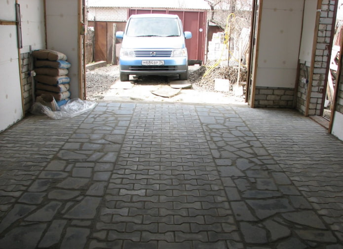 тротуарная плитка на пол в гараже