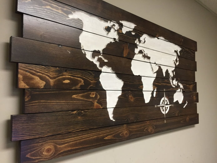обожженная деревянная настенная карта мира