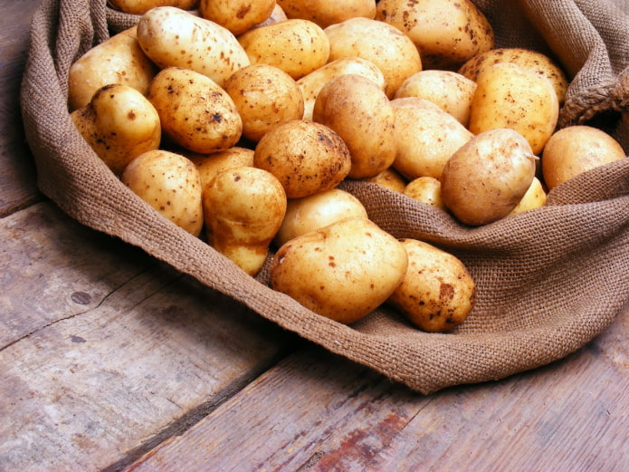Картофель в мешке