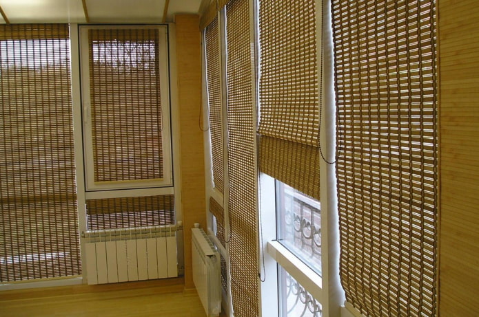 бамбуковые рулонные шторы на балкон