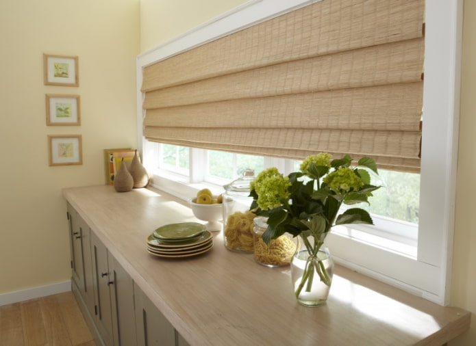 римские шторы из бамбука на кухню