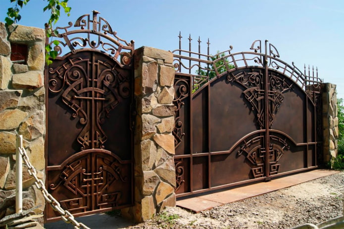ворота с классическим декором