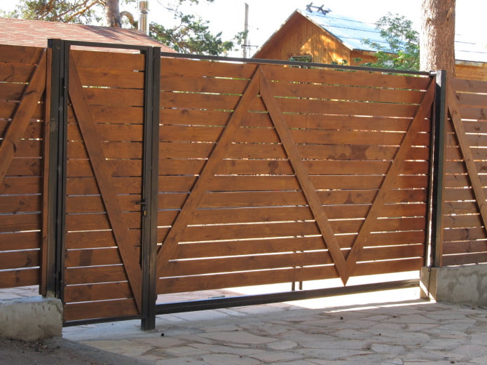 деревянные ворота с прихожей
