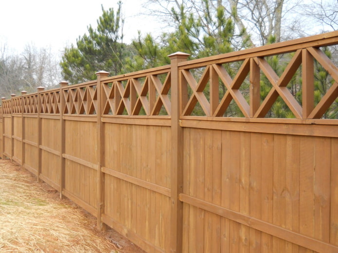 стильный деревянный забор