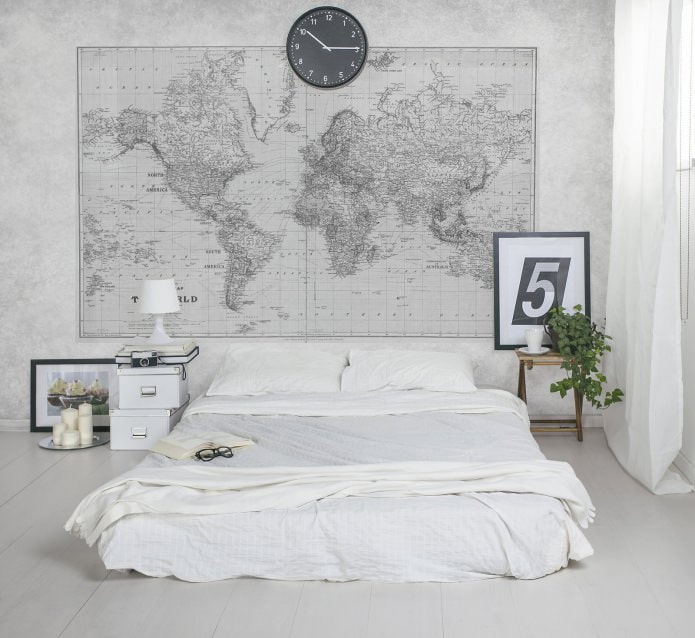 карта мира над кроватью
