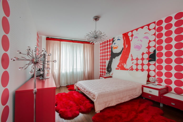 яркие шторы в бело-красной спальне