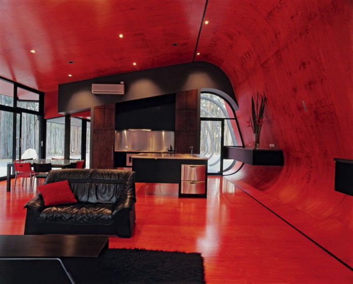 красные стены и потолок с черной мебелью