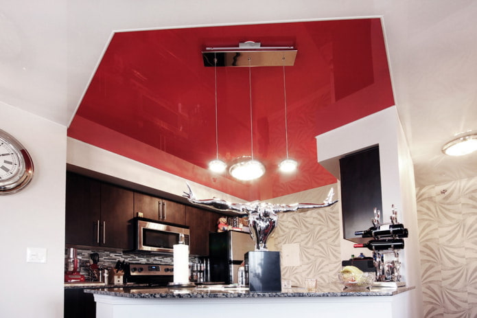 потолок на кухне нестандартной пятиугольной формы