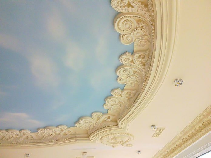 Лепнина на потолке: виды по материалу, дизайн, варианты размещения лепного украшения