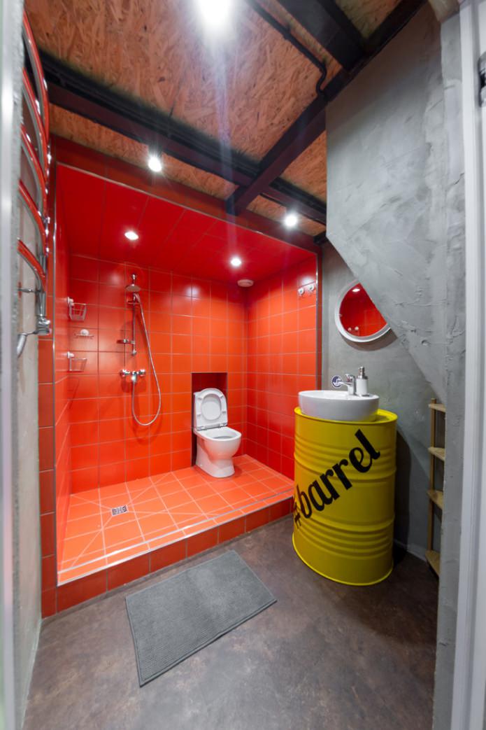 желтая бочка в дизайне ванной комнаты