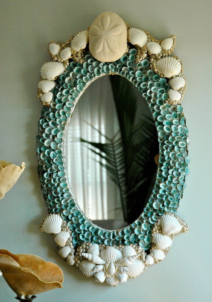 зеркало, украшенное ракушками