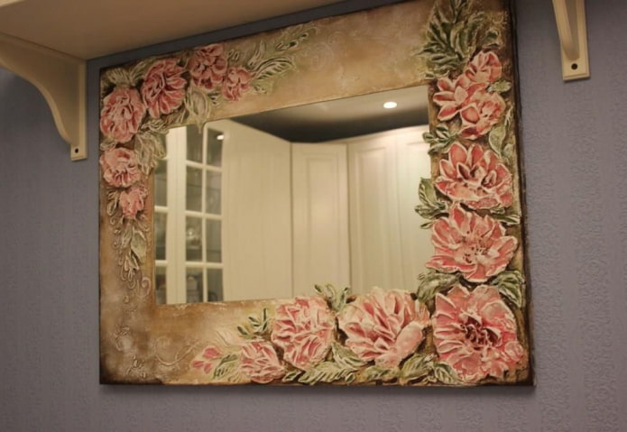 зеркало декорированное гипсом
