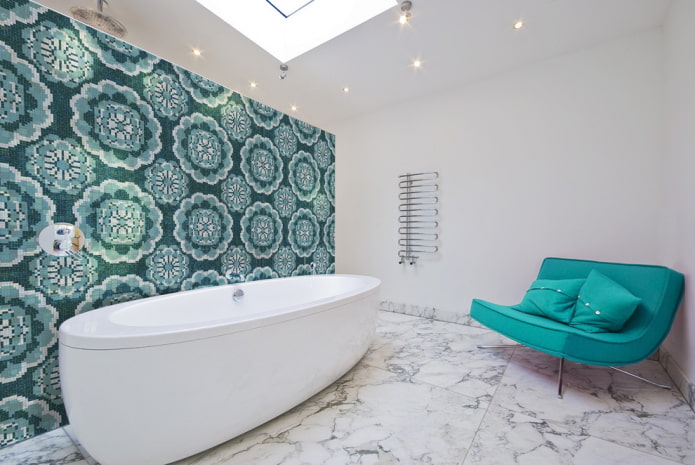 мозаичные узоры и орнаменты в интерьере ванной комнаты