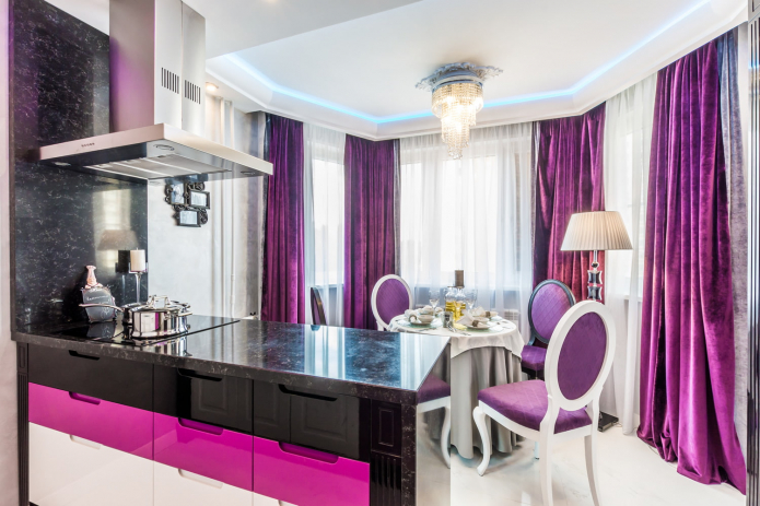 фиолетовые шторы на кухне