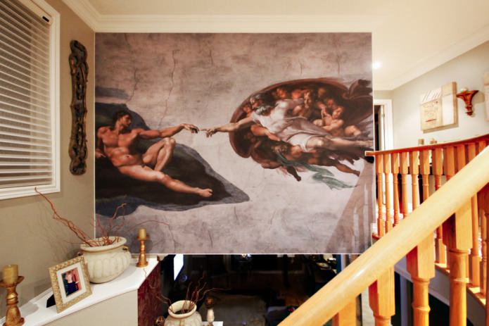фреска с репродукцией картины Микеланджело «Сотворение Адама»