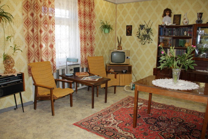Интерьер гостиной советских времен