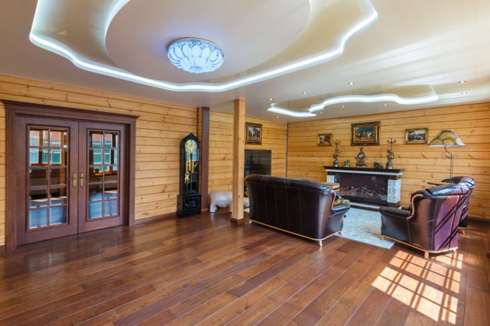 натяжной многоуровневый потолок с подсветкой в ​​деревянной гостиной