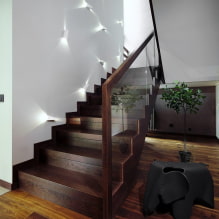 Освещение лестницы в доме: реальные фото и примеры освещения-7