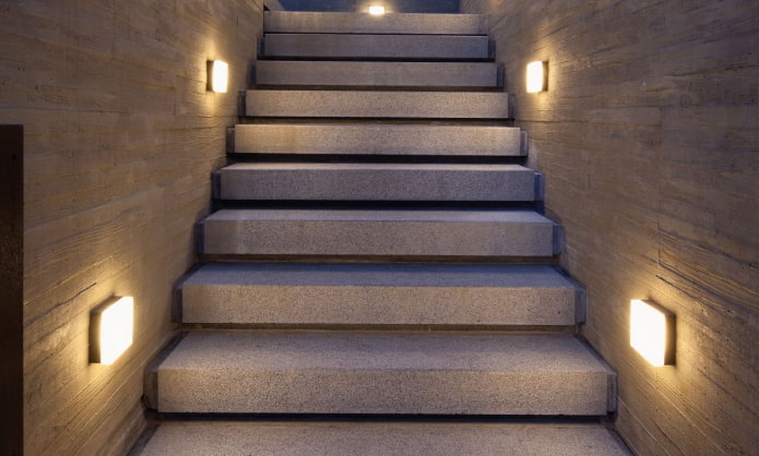Освещение лестницы в доме: реальные фото и примеры освещения