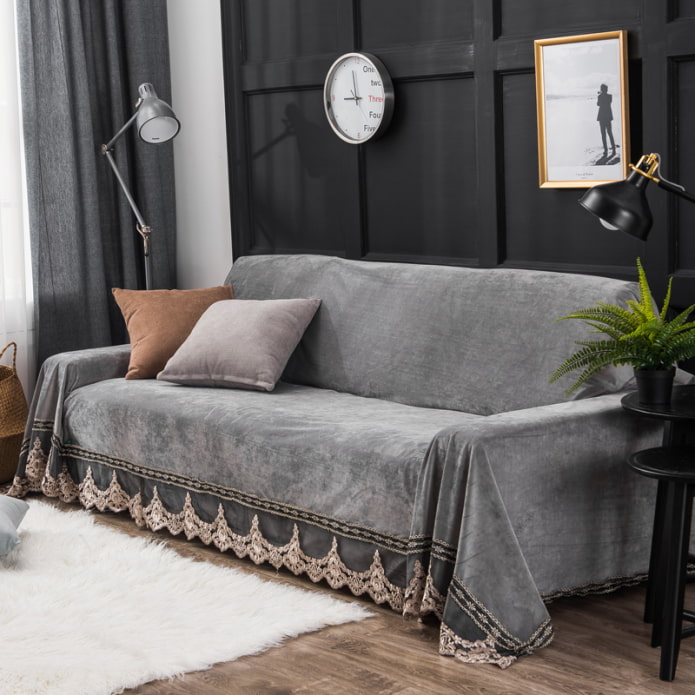 серый чехол на диван в интерьере