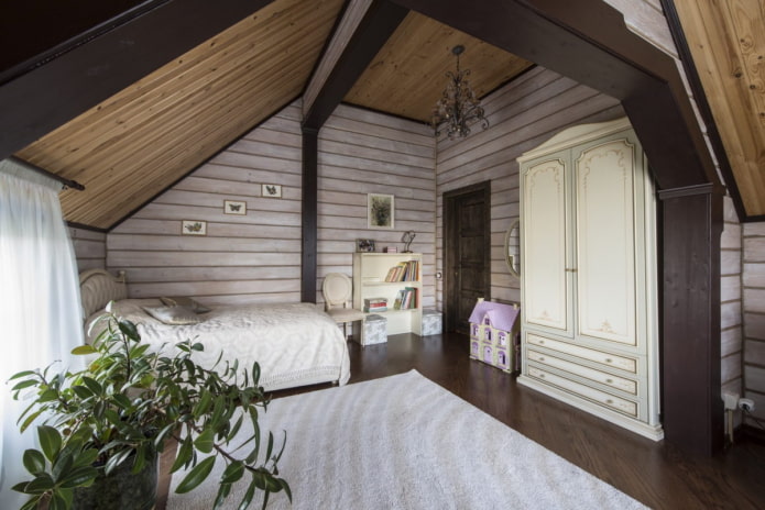 бежево-коричневая детская комната в деревянном доме