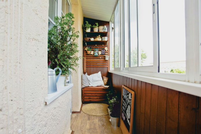 деревянная отделка балкона